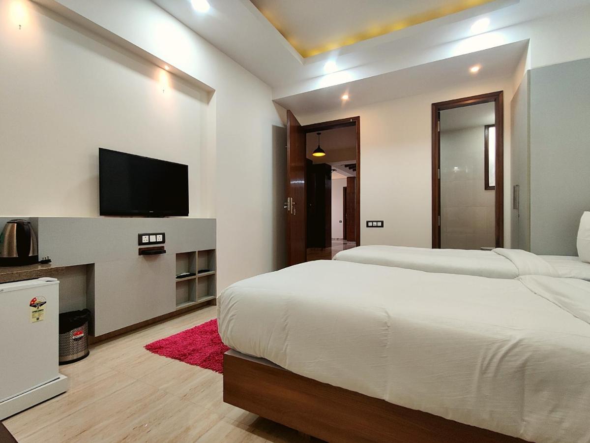 The Shacon Hotel Noida Exterior photo