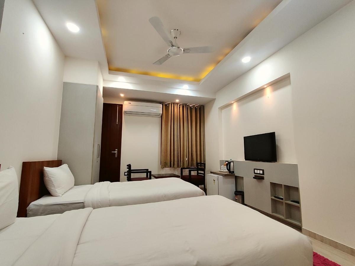 The Shacon Hotel Noida Exterior photo